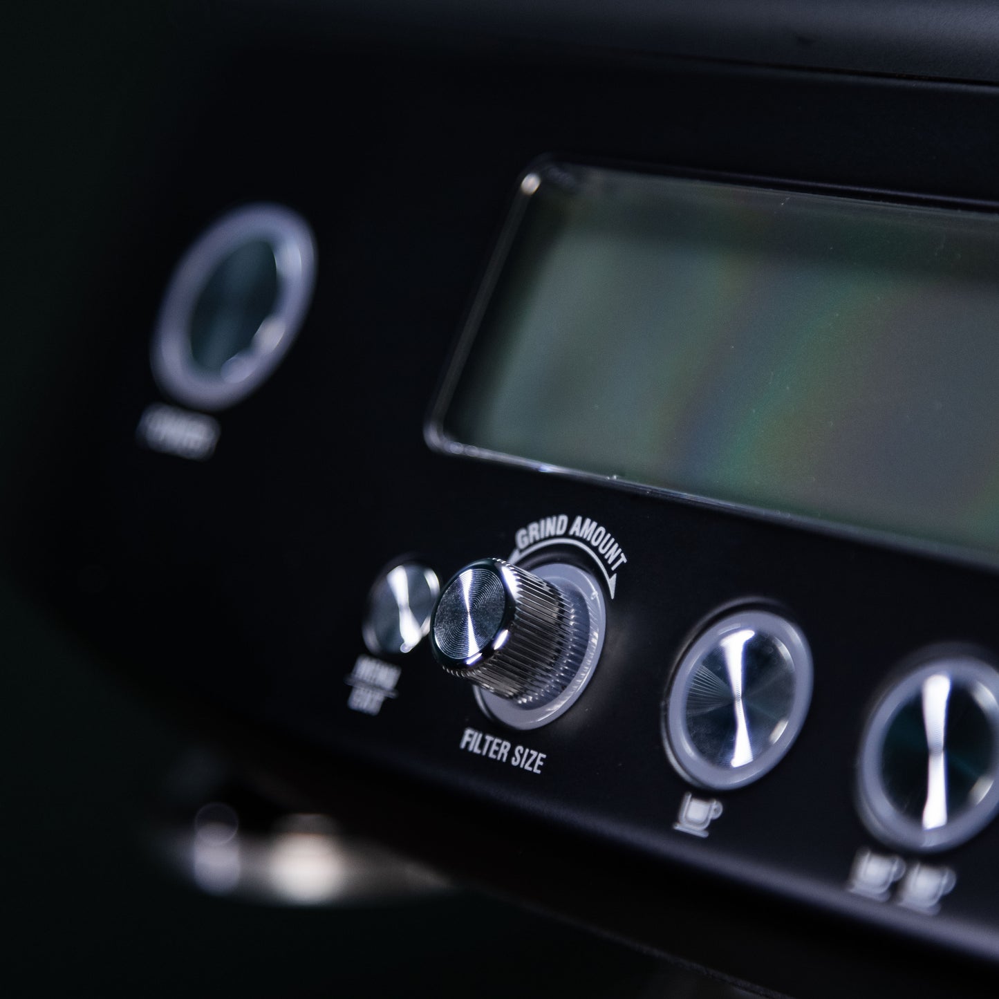 close up of the grind size button 