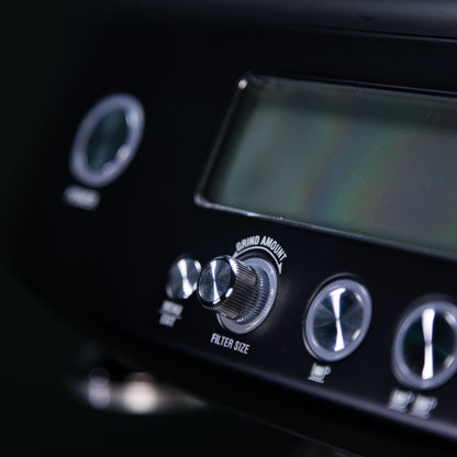 close up of the grind size button 